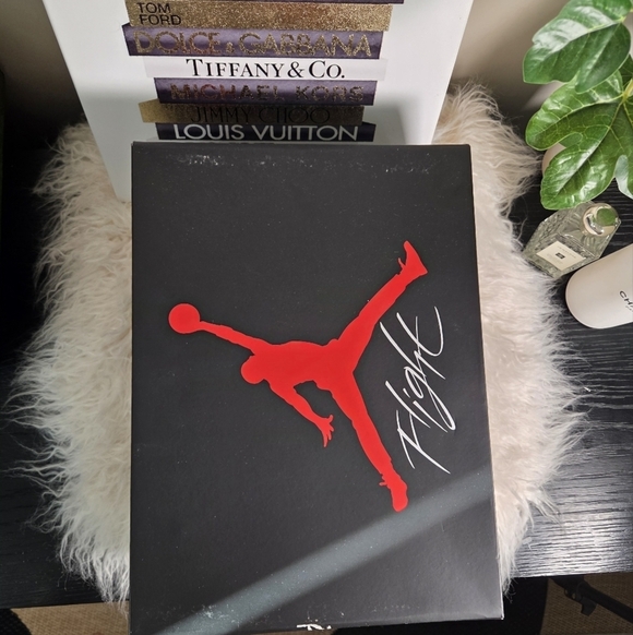 NEW NIKE AIR JORDAN 4 RETRO  \